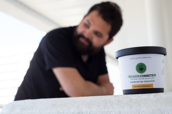 Derribando miedos sobre la exfoliación corporal masculina.